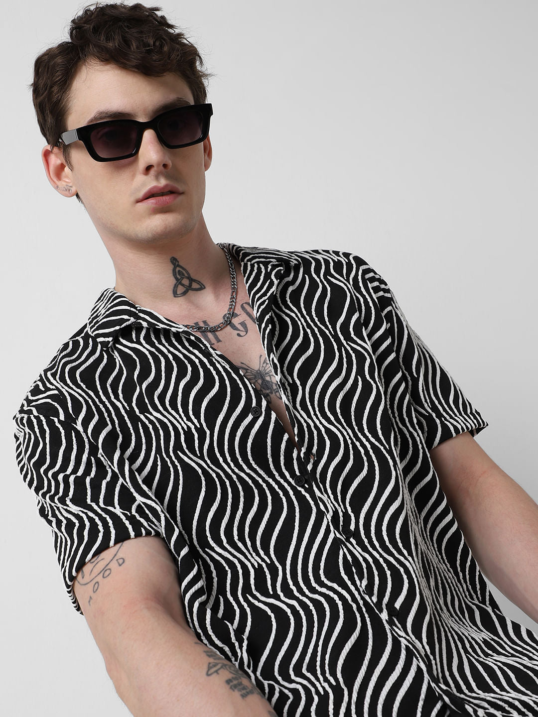Black Wavy Patterned Oversized Shirt