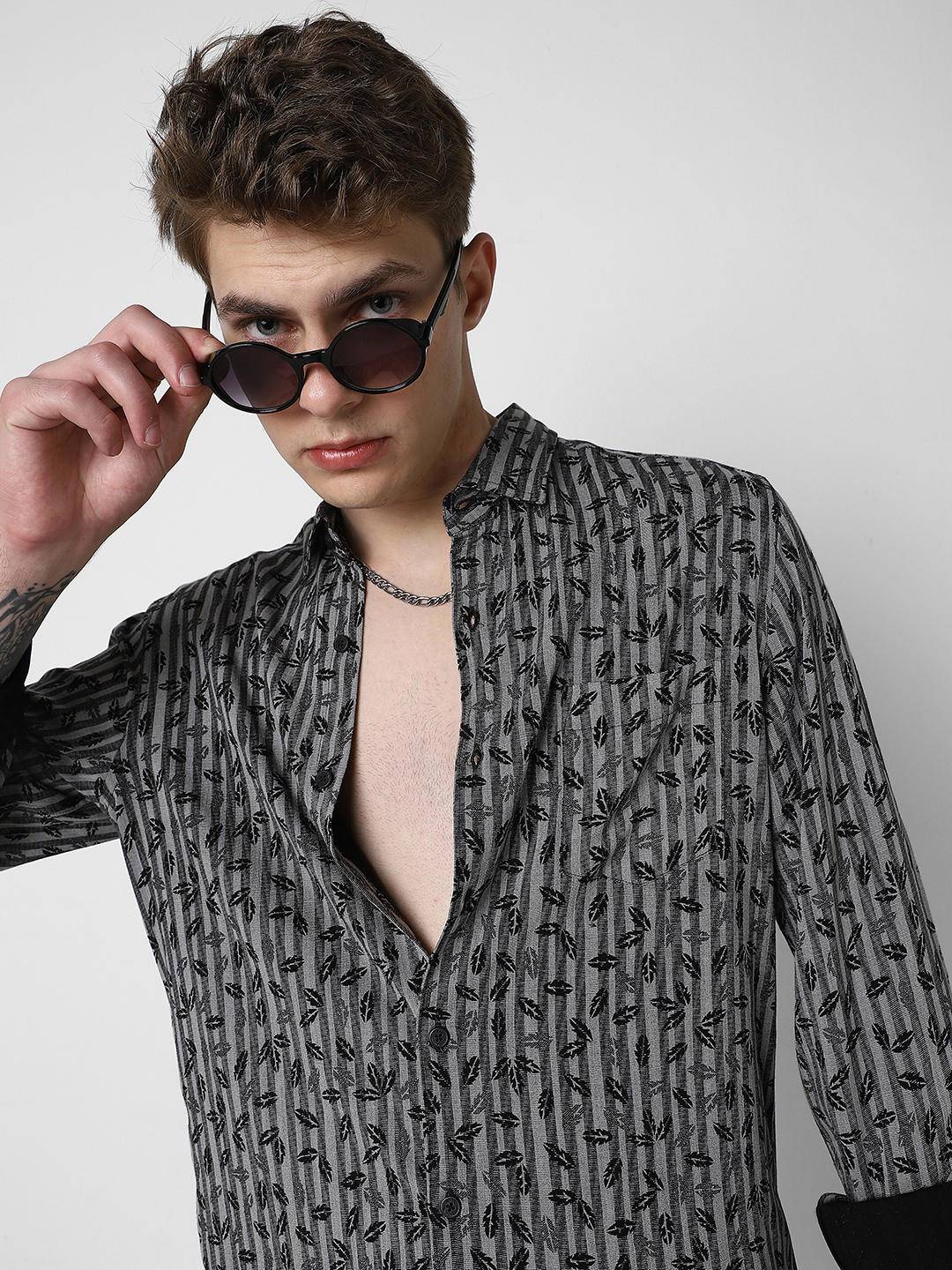 Elegant Black Leafy Striped Shirt
