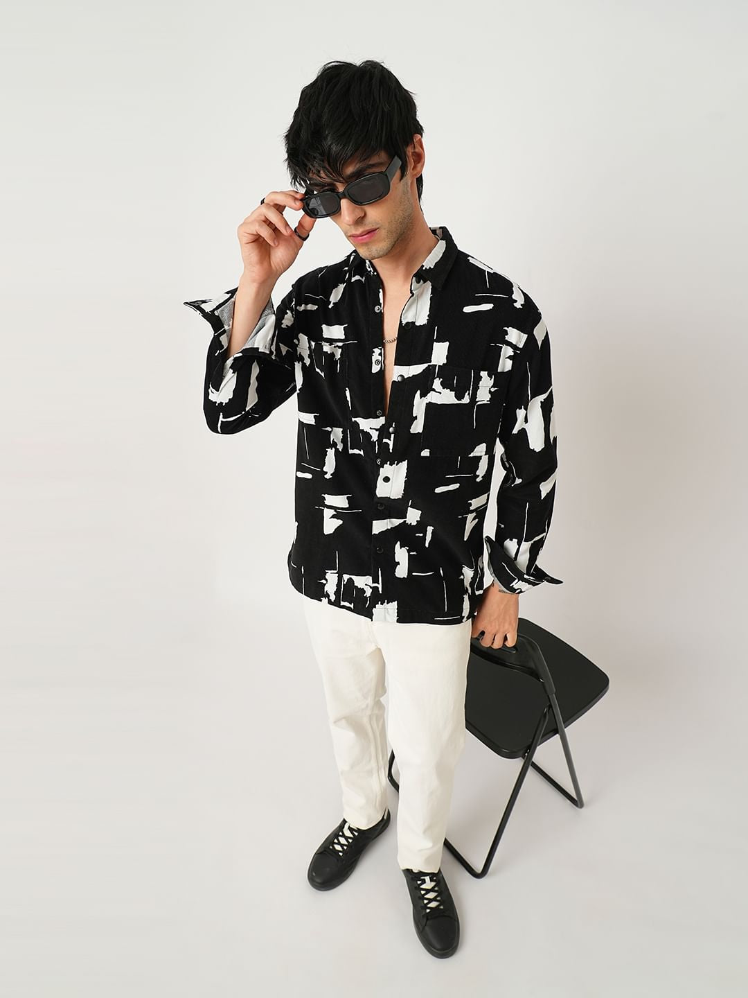 Artistic Achromatic Double Pocket Corduroy Shirt