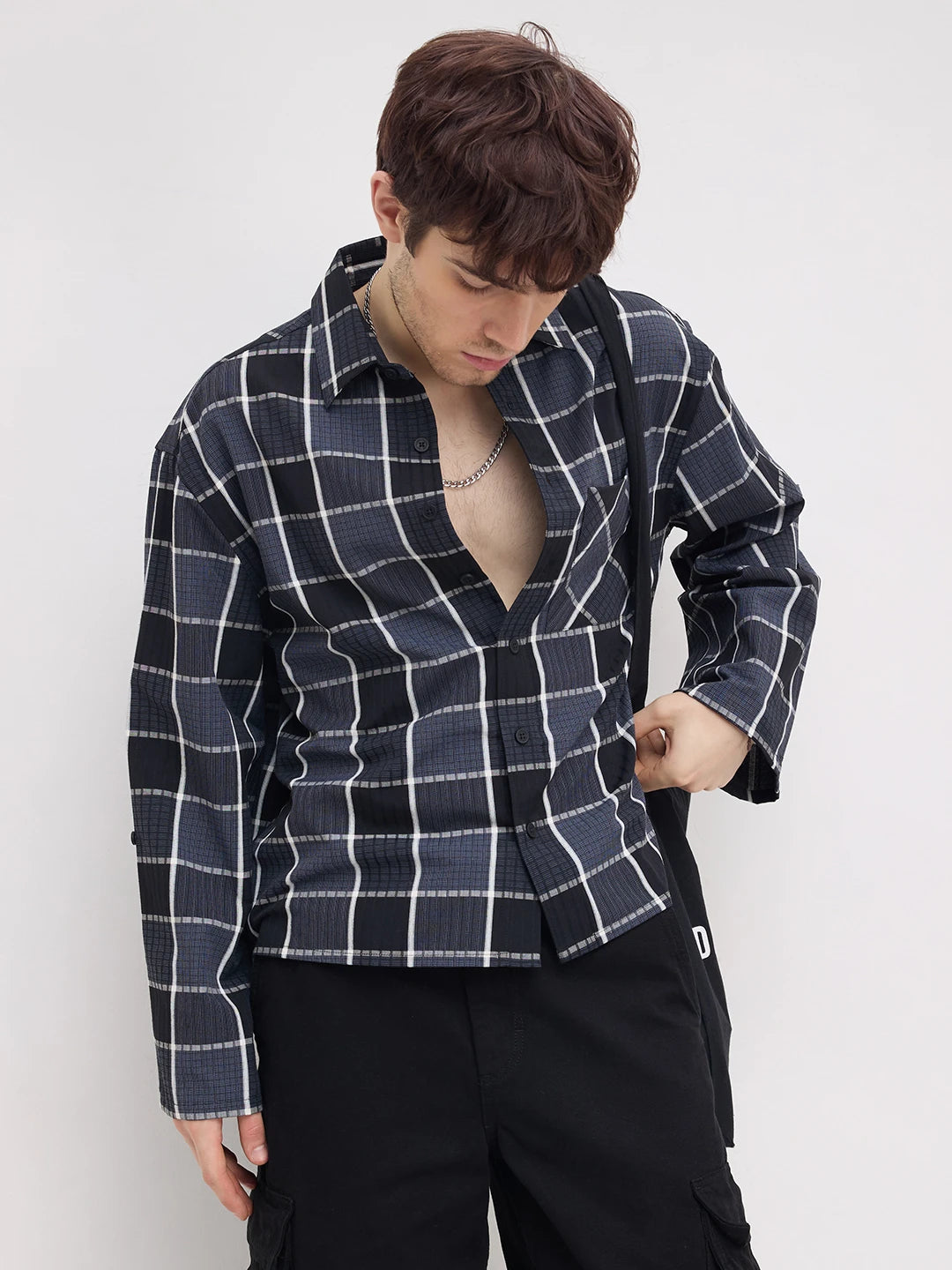 Refined Monochrome Plaid Textured Cuffless Oversized Crop Shirt