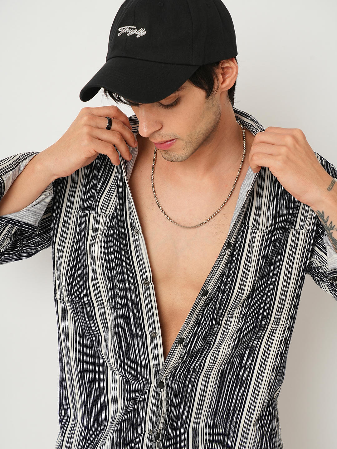 Streaky Achromatic Double Pocket Corduroy Shirt