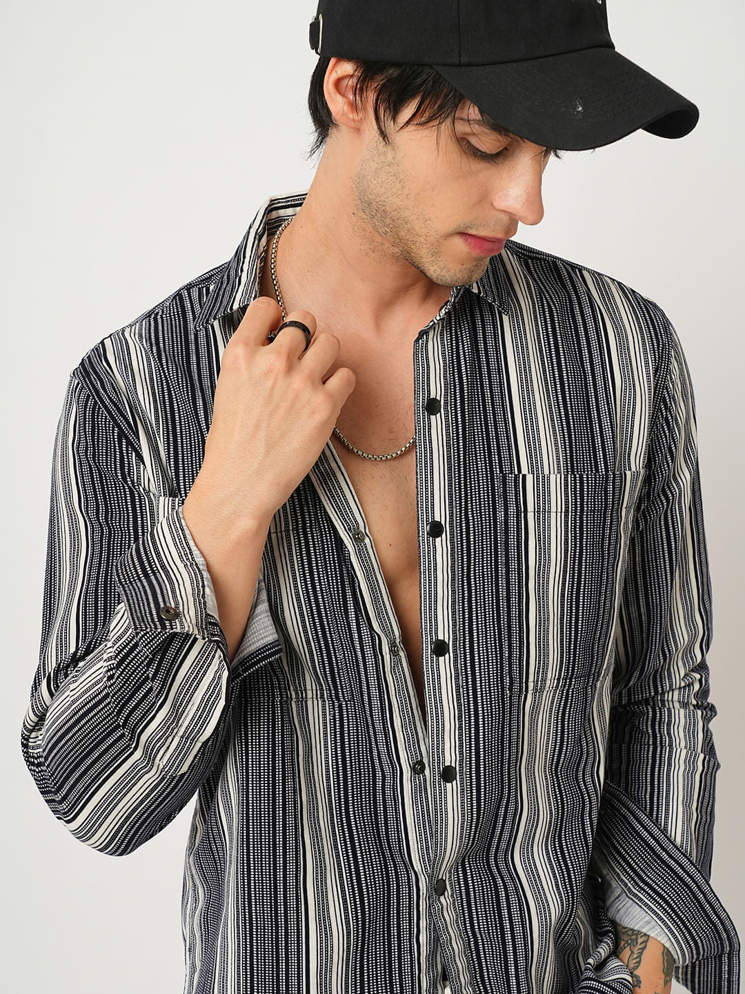 Streaky Achromatic Double Pocket Corduroy Shirt
