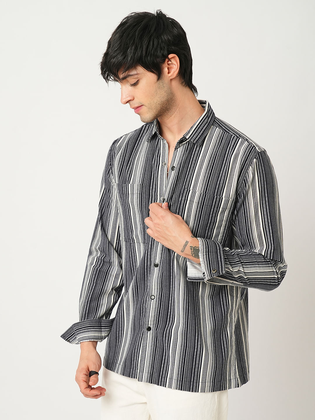 Streaky Achromatic Double Pocket Corduroy Shirt